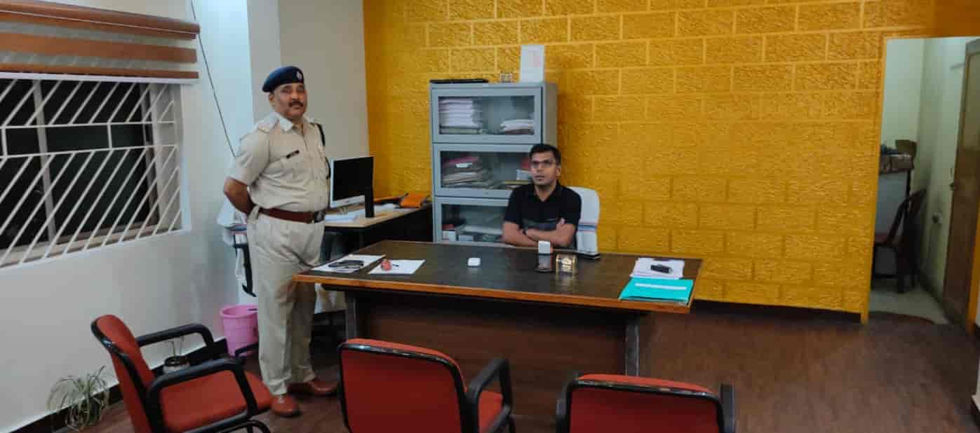 SSP late night at Sakchi PS In a move aimed at improving policing efficiency SSP Prabhat Kumar performed a surprise inspection of Sakchi Police Station late on Friday night Town Post
