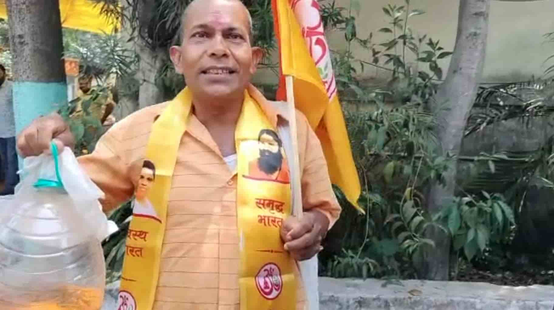 self immolation attempt Jharkhand Town Post's persistent anti-corruption activist Ajit Kumar Sao, frustrated by a decade of inaction, attempted self-immolation only to be arrested at the Jamshedpur district headquarters.
