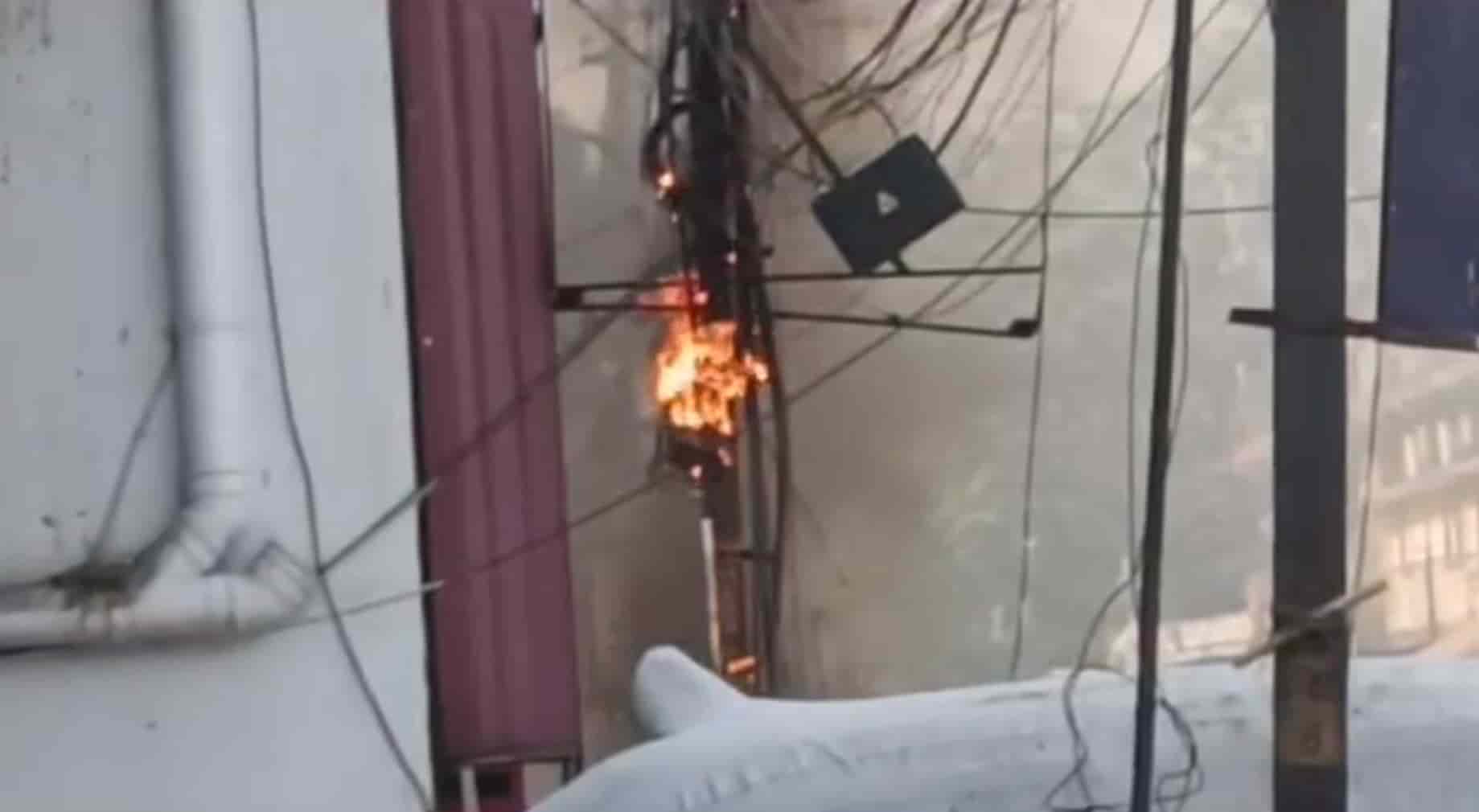 wire fire Fire on electric pole at Sakchi Jamshedpur quickly brought under control preventing a potentially significant accident Town Post