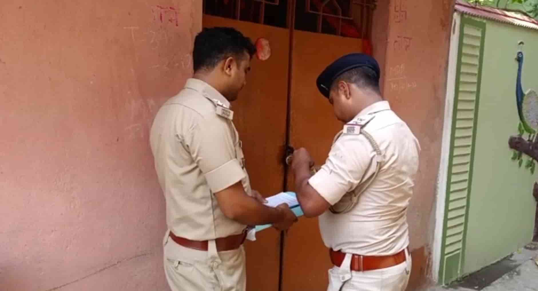 Adverts were pasted at the homes of murder accused Amit Singh and Chirag Mukhi in Sidhgora, Jamshedpur. The suspects, on the run since January, are charged with murdering Chandrashekhar Singh.