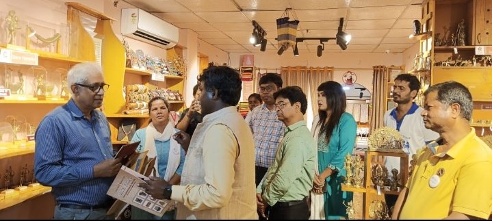 Deputy Commissioner's visit to Kala Mandir emphasizes the importance of local artisans, calls for action
